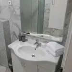 Nika טרוגיר